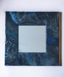Epoxy resin. With logo on the back. Size: 59 x 59 cm.