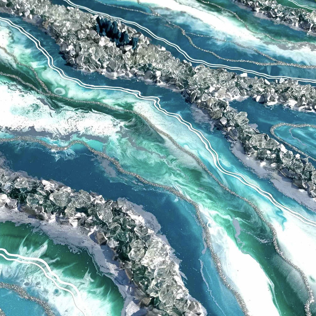 to shine on every living room wall. Epoxy resin casting