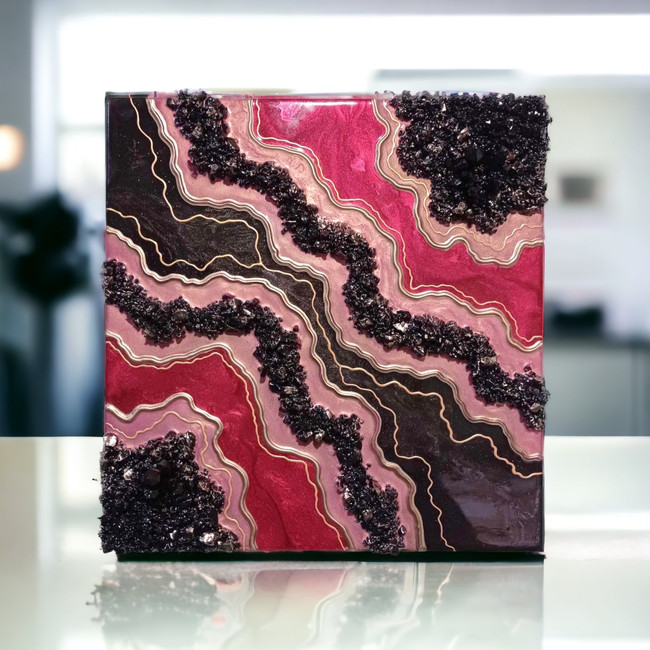 which is made with the usual attention and care. The effect of the shine is further enhanced